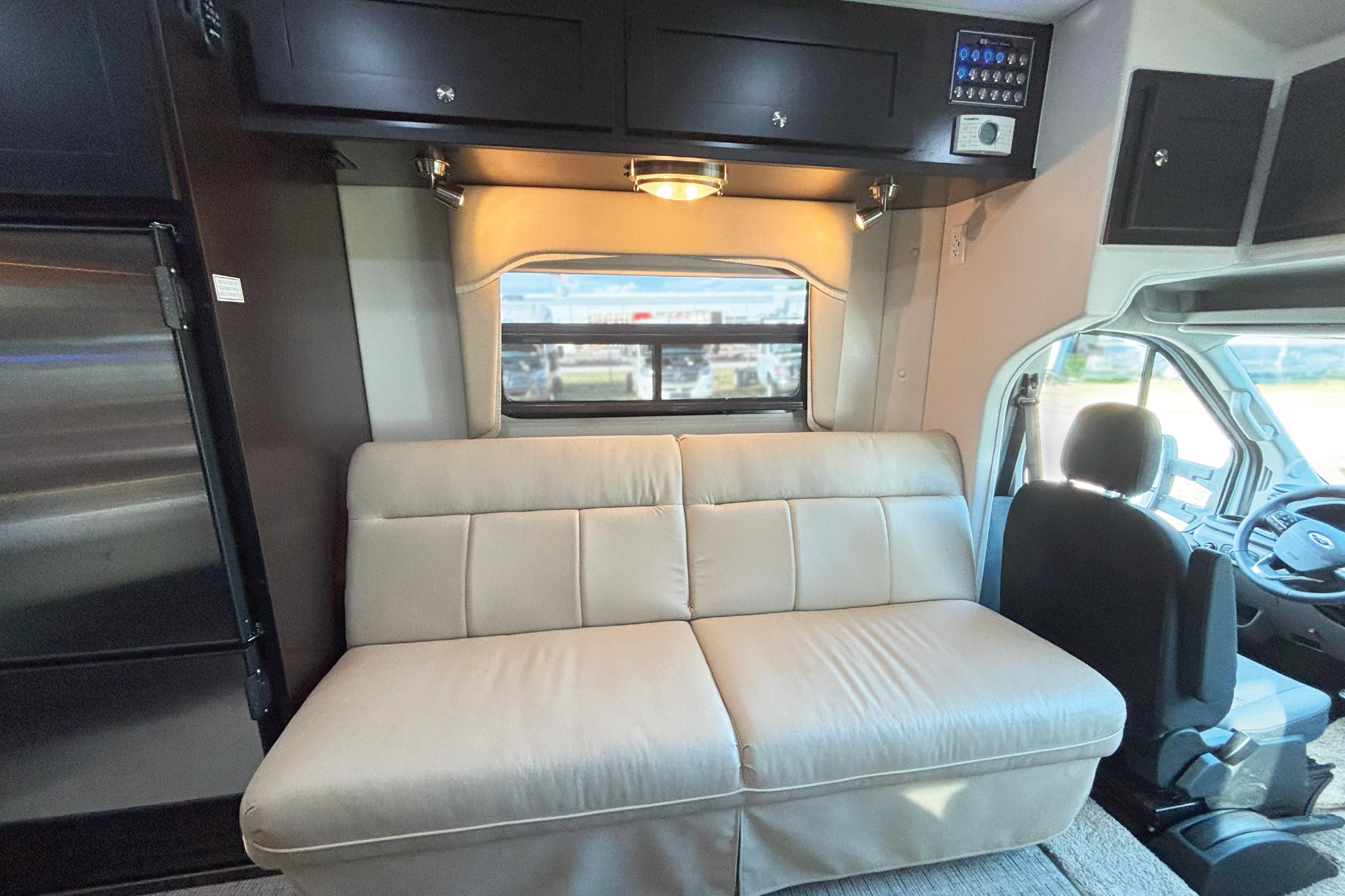 Platinum III 250 Exterior Lifestyle View