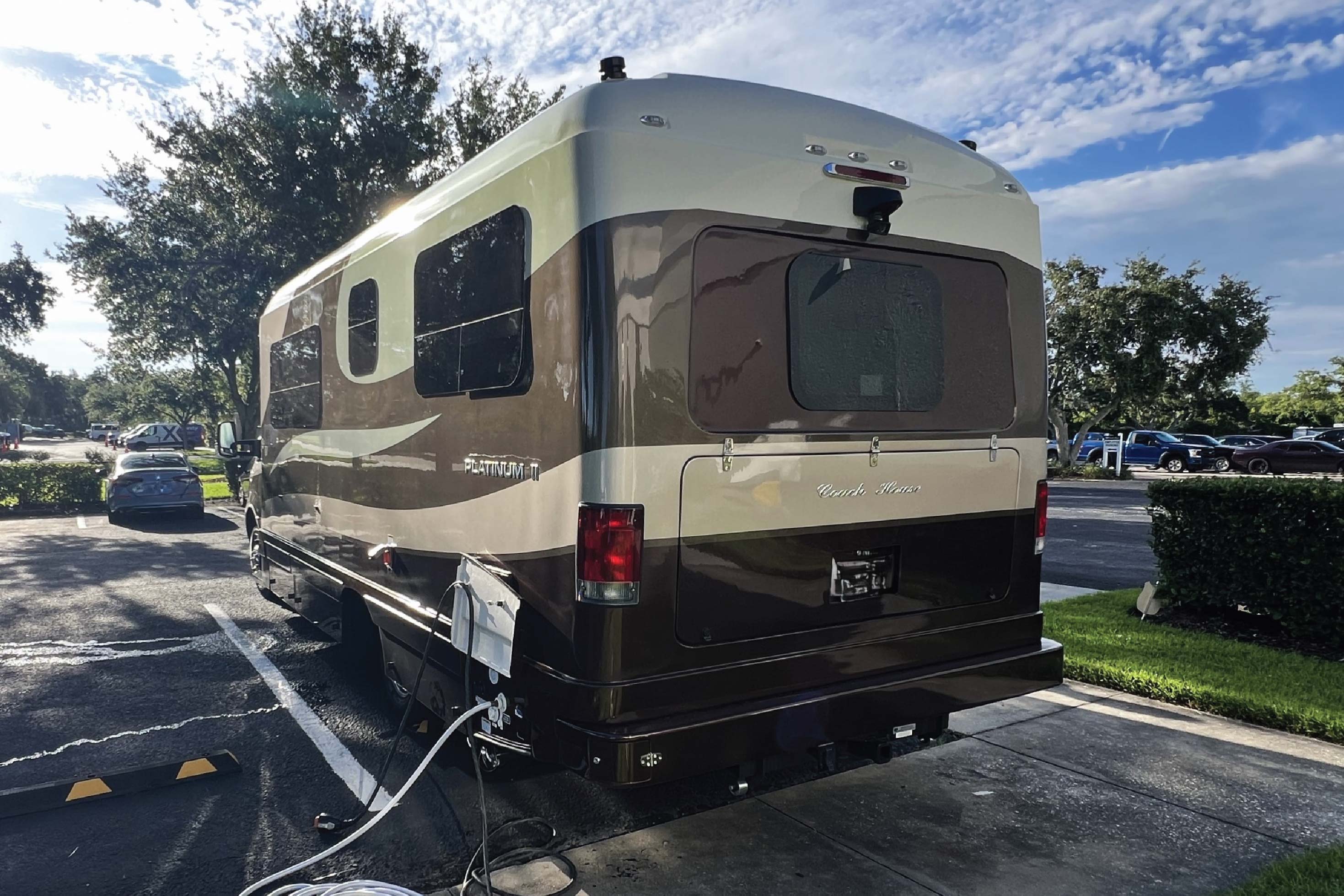 Platinum II 240 Interior Twin Beds