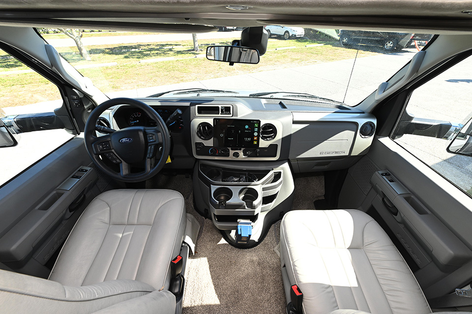 Platinum 272XL - Front Overhead - Cab Area