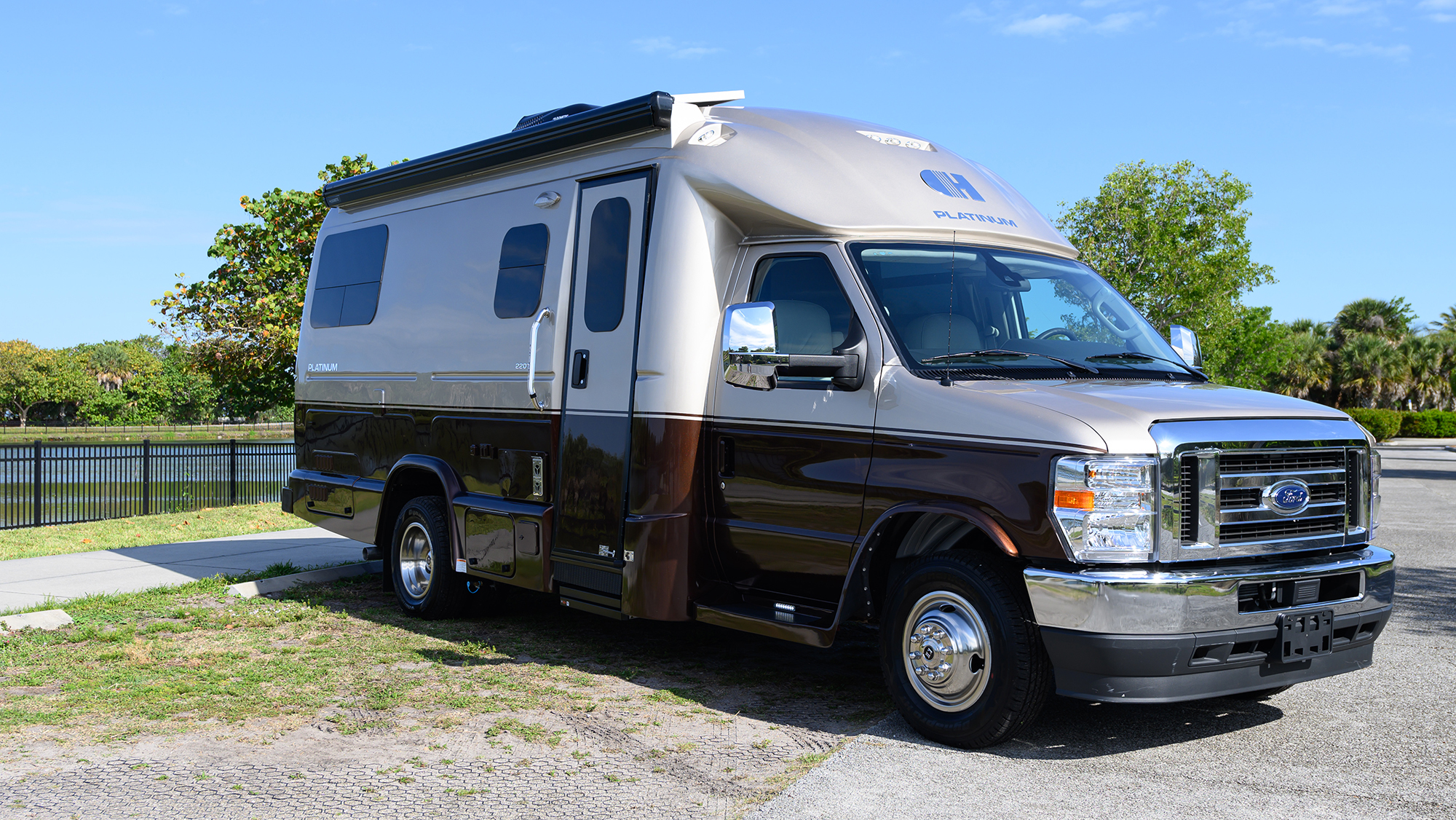 Platinum 220 Exterior Front View