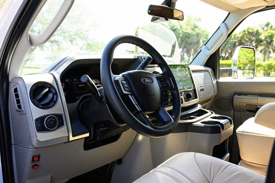 Platinum 220 Exterior Side View Passenger