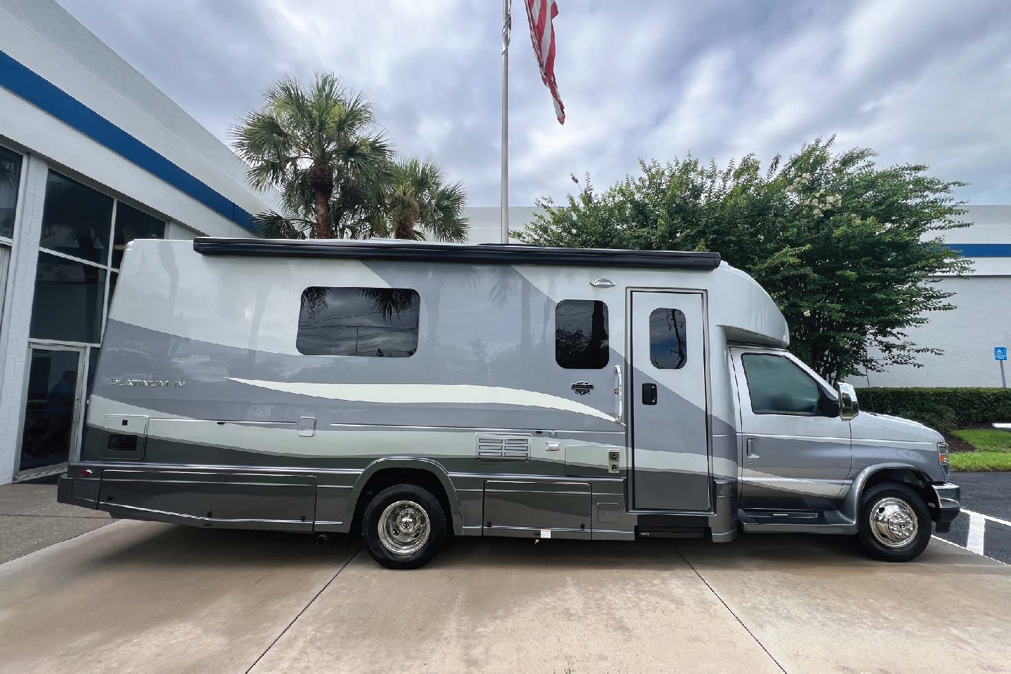 Discover The Joy of Owning a Coach House RV in Florida