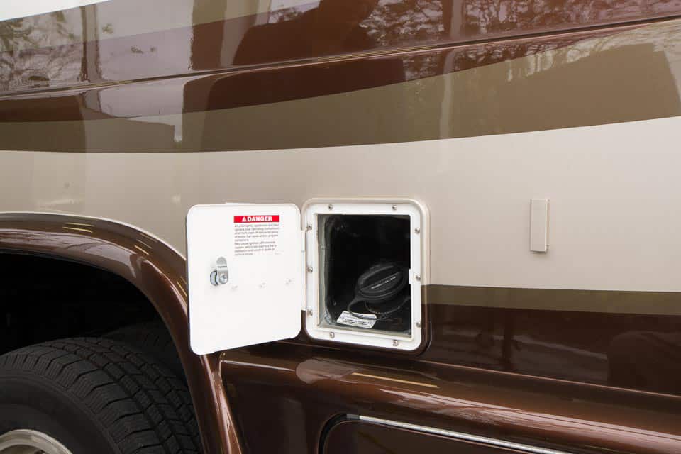 Platinum 261XL Exterior Gast Tank Access