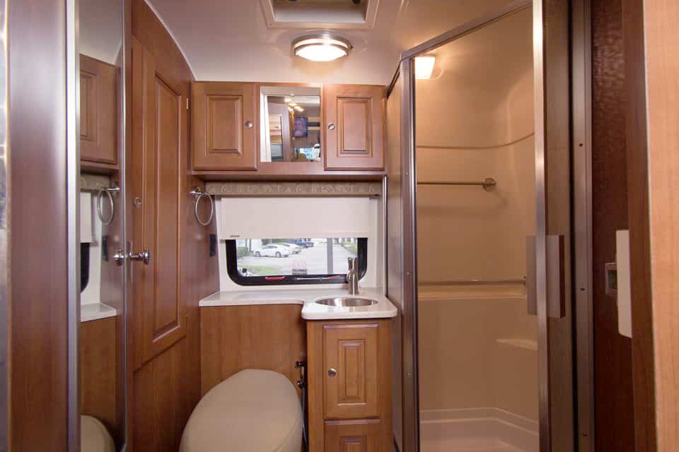 Platinum 261XL Interior Bathroom