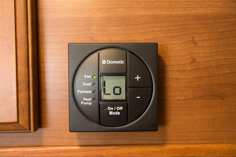 Platinum 261XL Interior Thermostat Controls