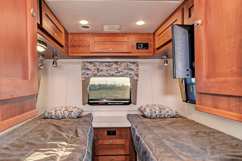 Platinum 261XL Interior Twin Beds