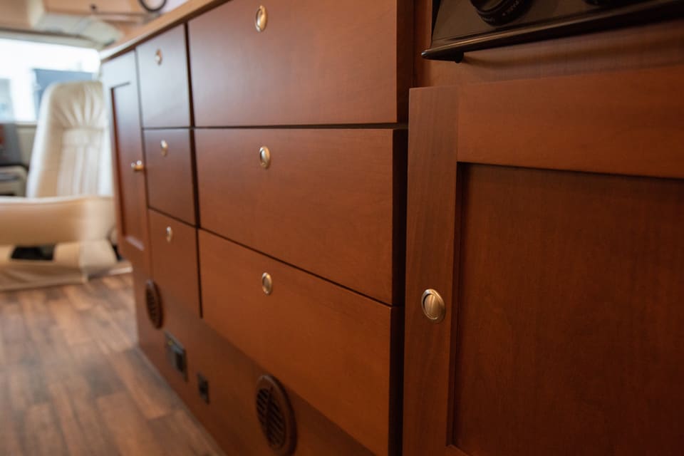 Platinum 271XL Interior Cabinets Closeup