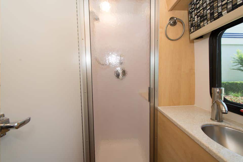 Platinum II 240 Interior Shower