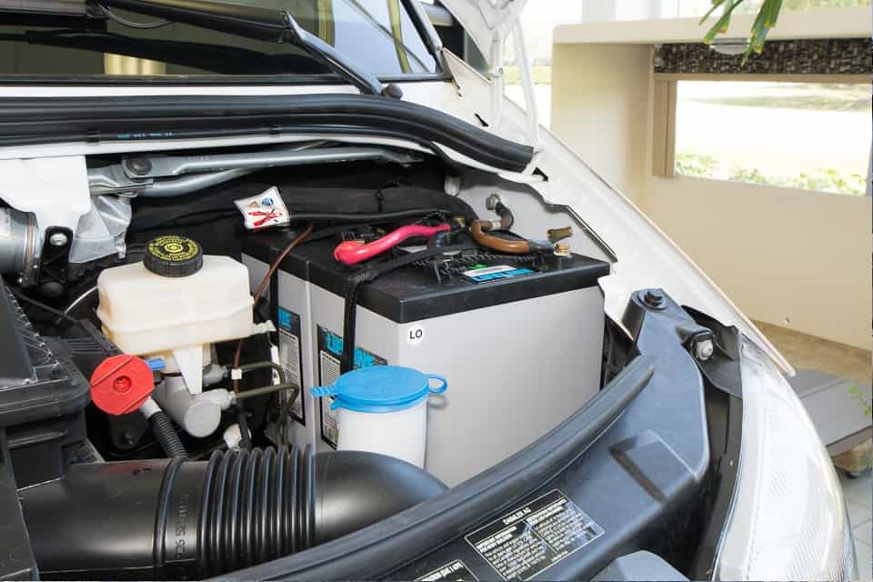 Platinum II 241XL Exterior Engine & Battery