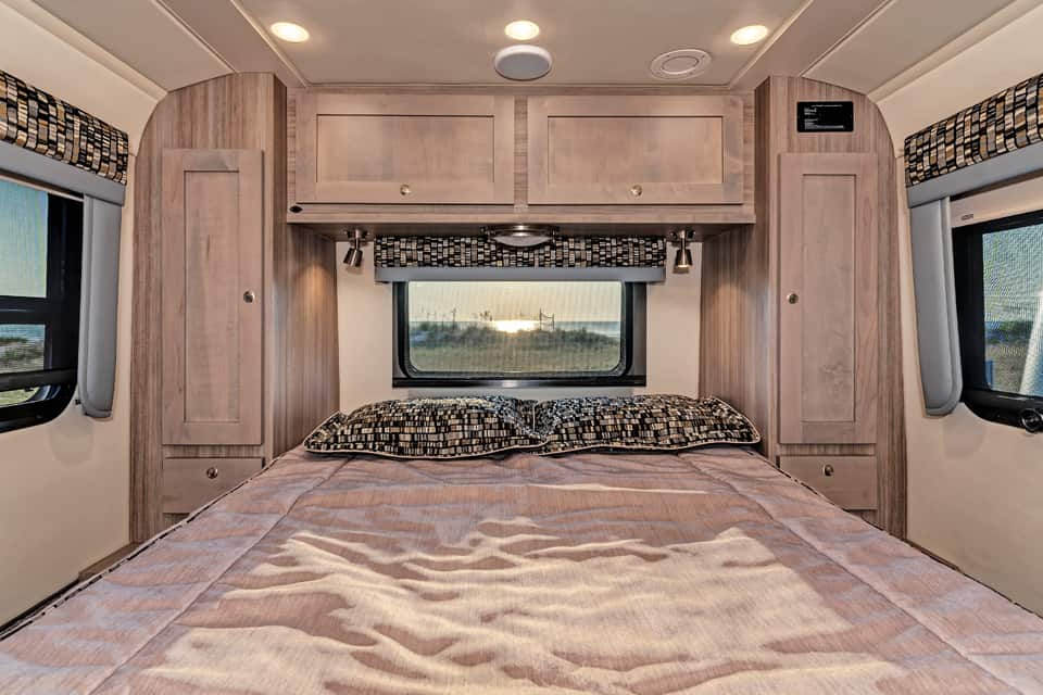 Platinum II 241XL Interior Bed