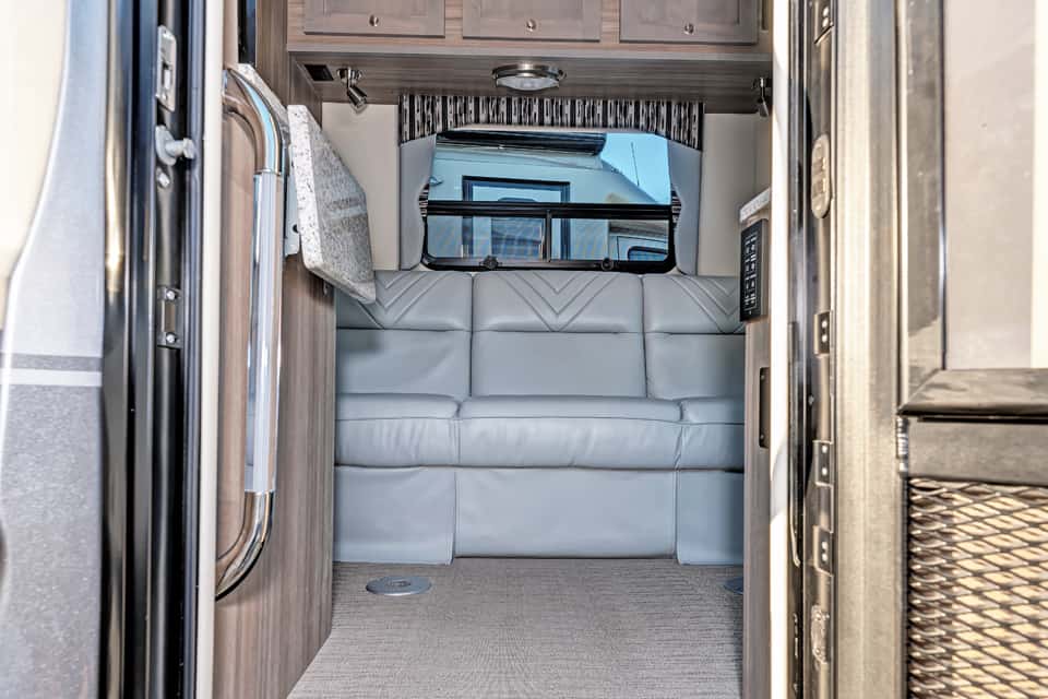 Platinum III 250 Interior Entrance View