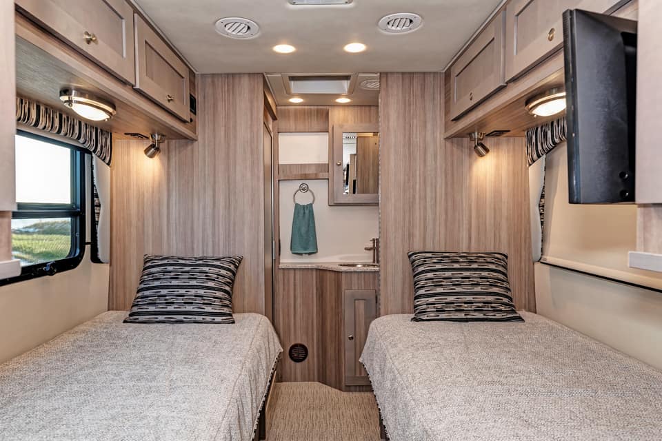Platinum III 250 Interior Twin Beds & Bath
