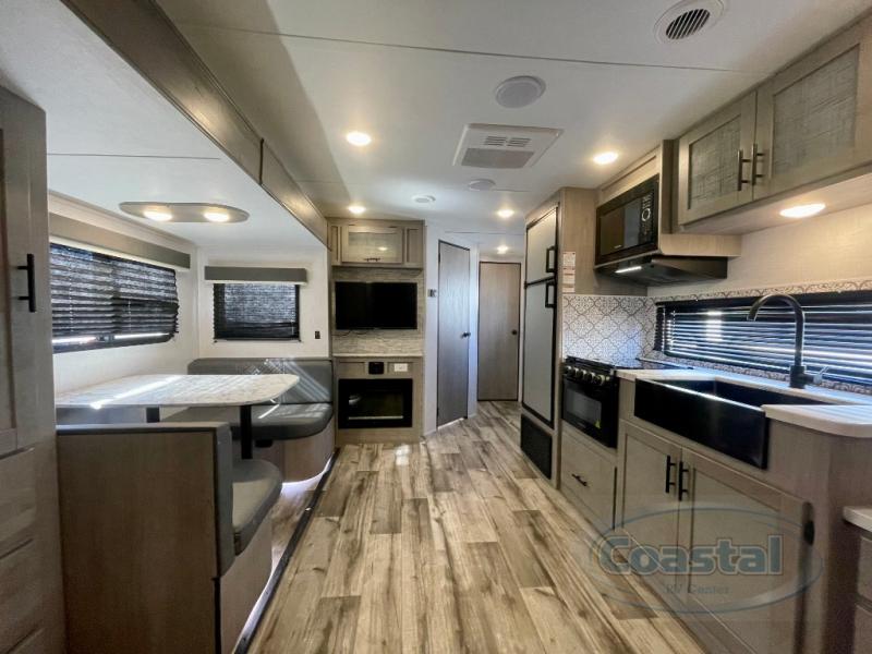 Used 2022 Dutchmen RV Coleman Light 2515RL Travel Trailer at Coastal RV ...