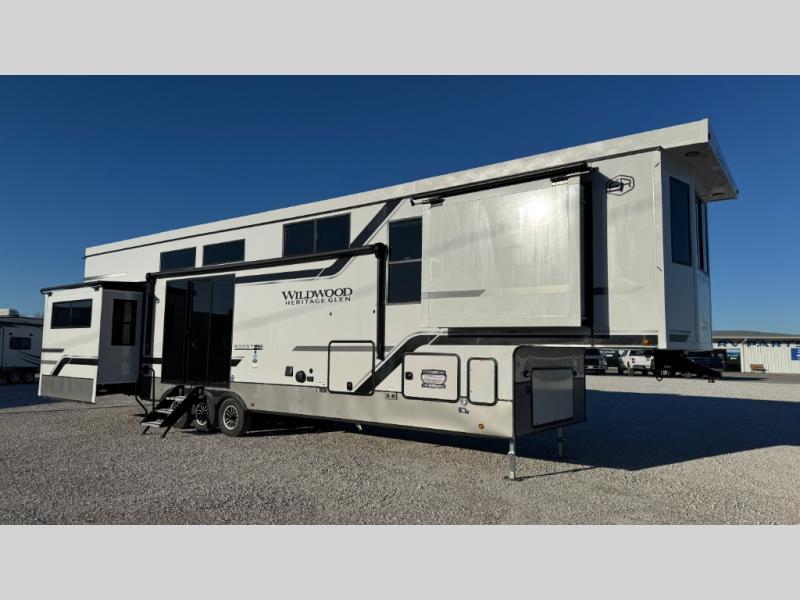 New 2025 Forest River RV Wildwood Heritage Glen ROOST43 Fifth