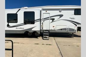 Used 2010 NuWa HitchHiker LS 345 RE SB Photo