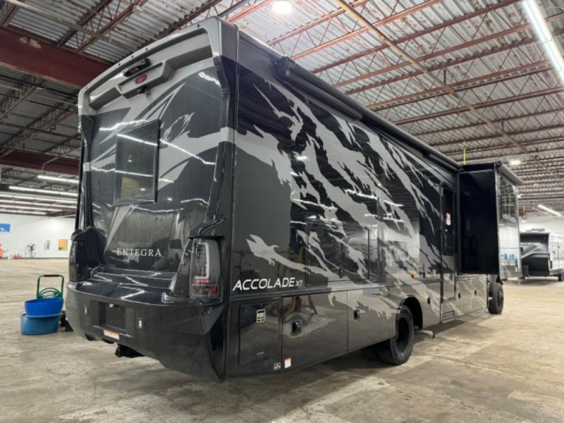 2024 Ford F-600 photo 3