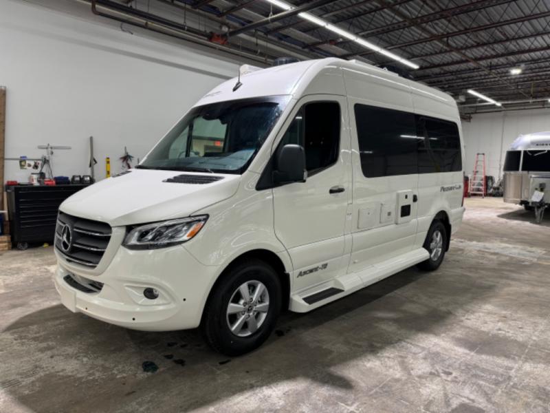 2024 Mercedes Benz Sprinter 2500 photo 2
