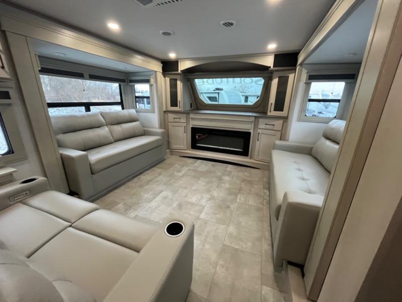 2025 Grand Design Recreational Solitude Wide body photo 10