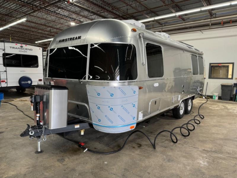 2025 Airstream Flying Cloud photo 3