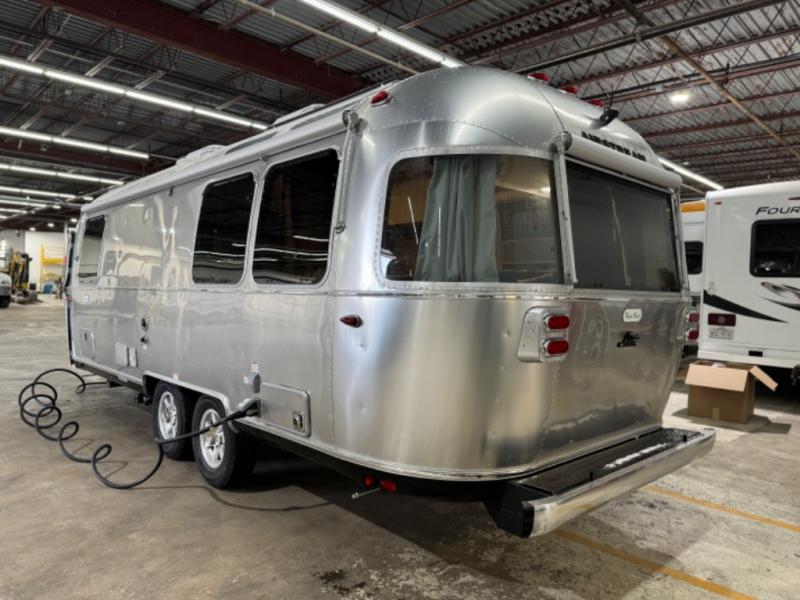 2025 Airstream Flying Cloud photo 4