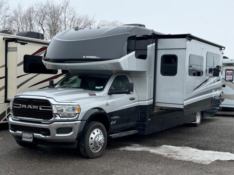 2021 Ram 5500 photo 2