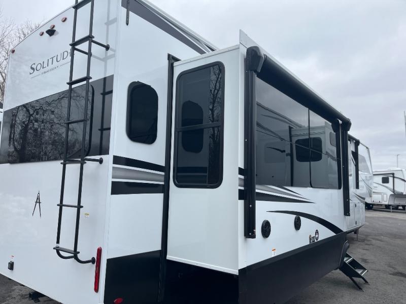 2025 Grand Design Recreational Solitude Wide body photo 5