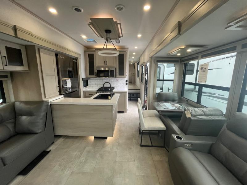 2025 Grand Design Recreational Solitude Wide body photo 6