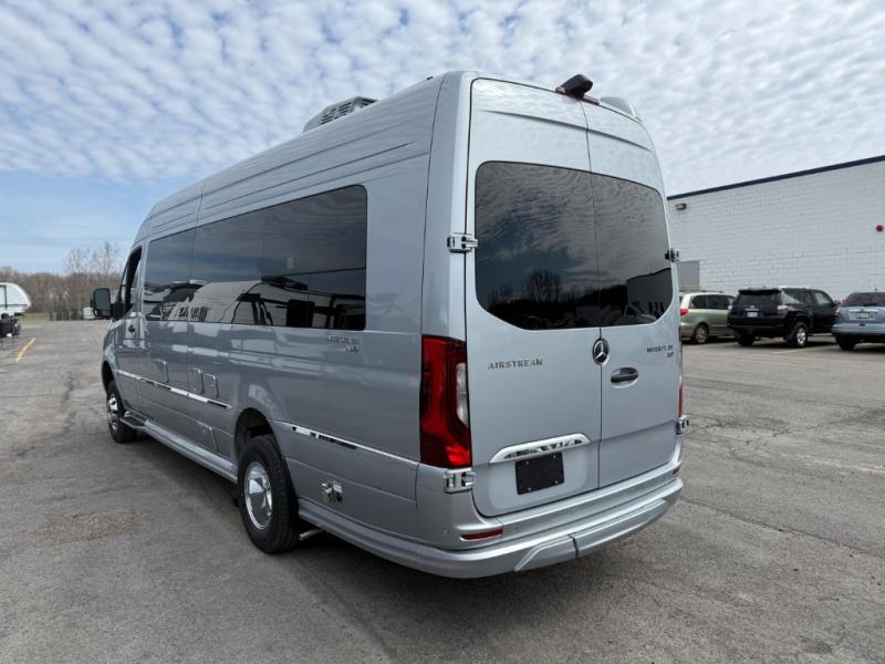 2025 Mercedes Benz Sprinter 3500 photo 3