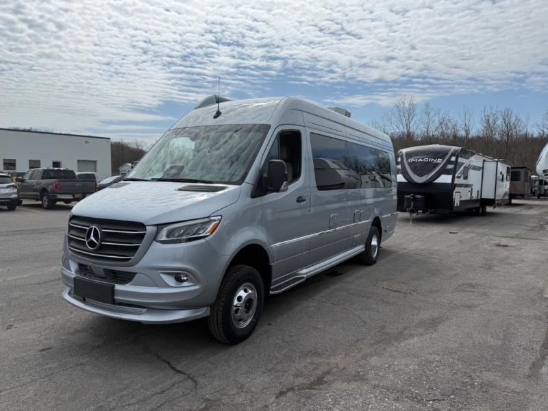 2025 Mercedes Benz Sprinter 3500 photo 2