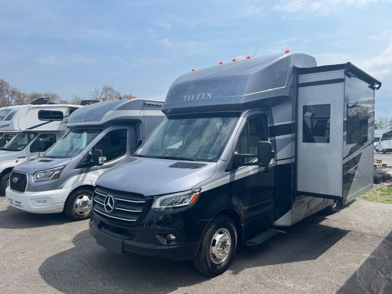 2024 Mercedes Benz Sprinter 3500 photo 2