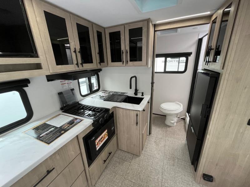 2025 Grand Design Recreational Imagine Narrow Body photo 4
