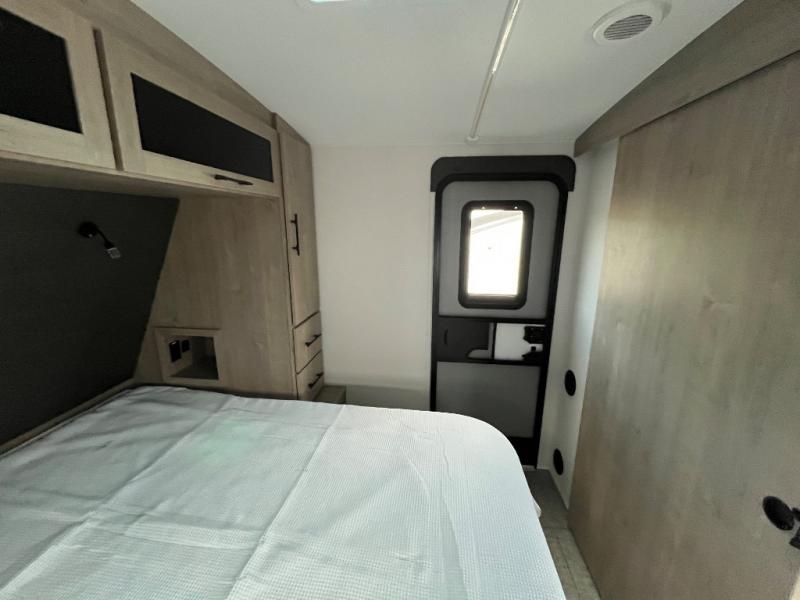 2025 Grand Design Recreational Imagine Narrow Body photo 6