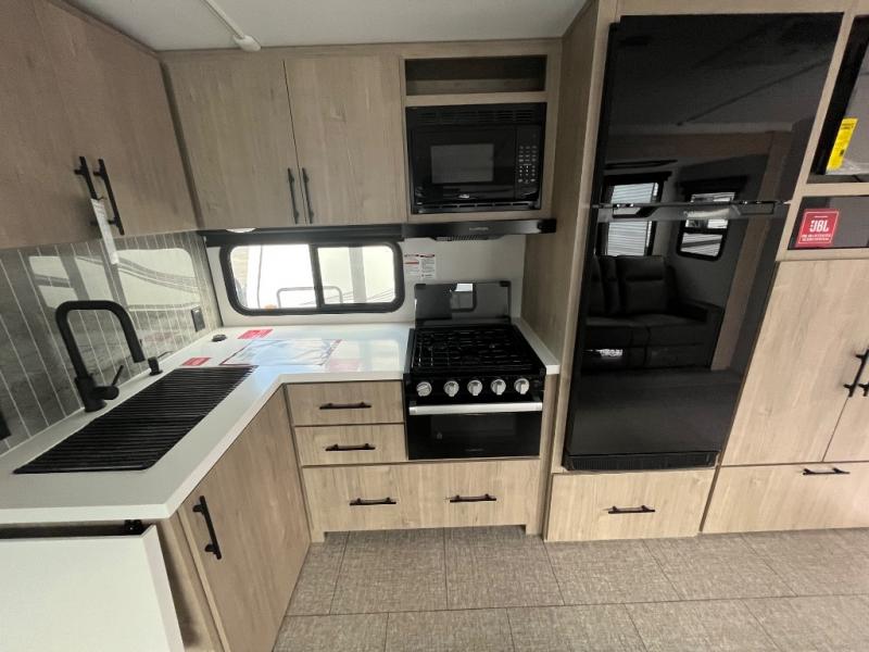2025 Grand Design Recreational Imagine Narrow Body photo 8