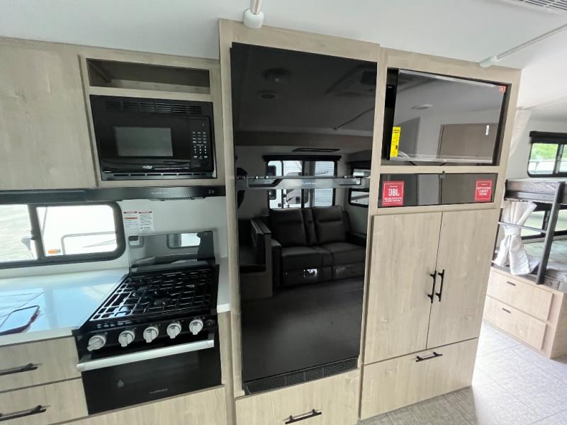 2025 Grand Design Recreational Imagine Narrow Body photo 9