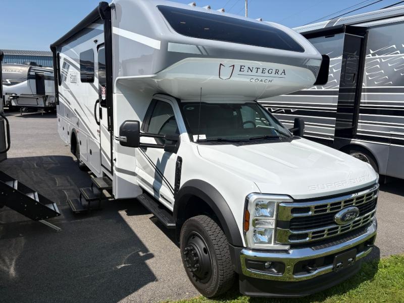 2025 Ford F-550 photo 3