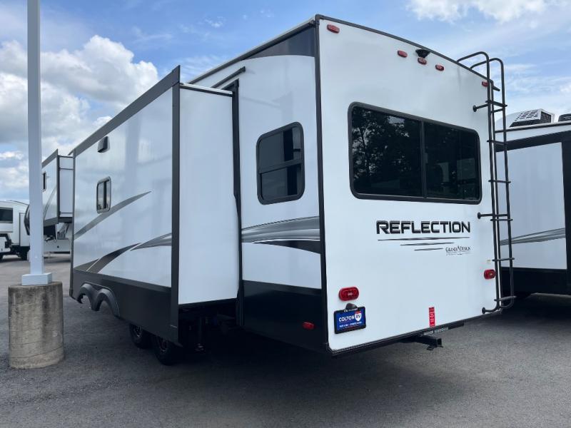 2025 Grand Design Recreational Reflection Narrow Body photo 4