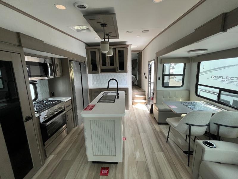 2025 Grand Design Recreational Reflection Narrow Body photo 7