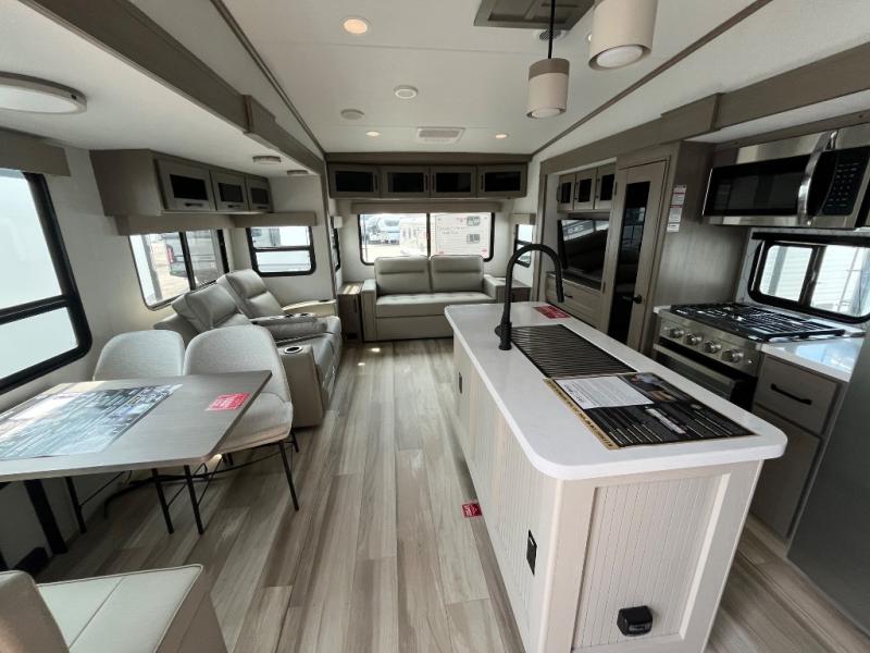 2025 Grand Design Recreational Reflection Narrow Body photo 6
