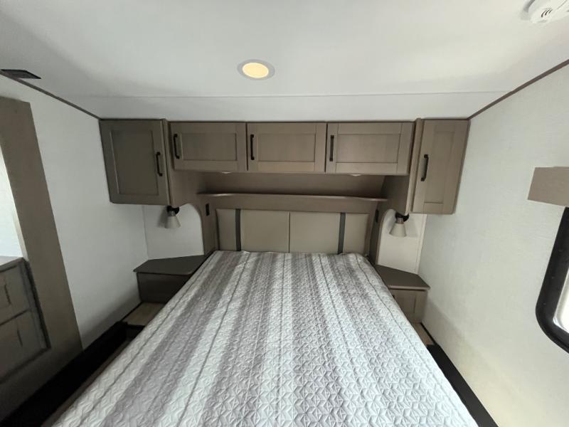 2025 Grand Design Recreational Reflection Narrow Body photo 8