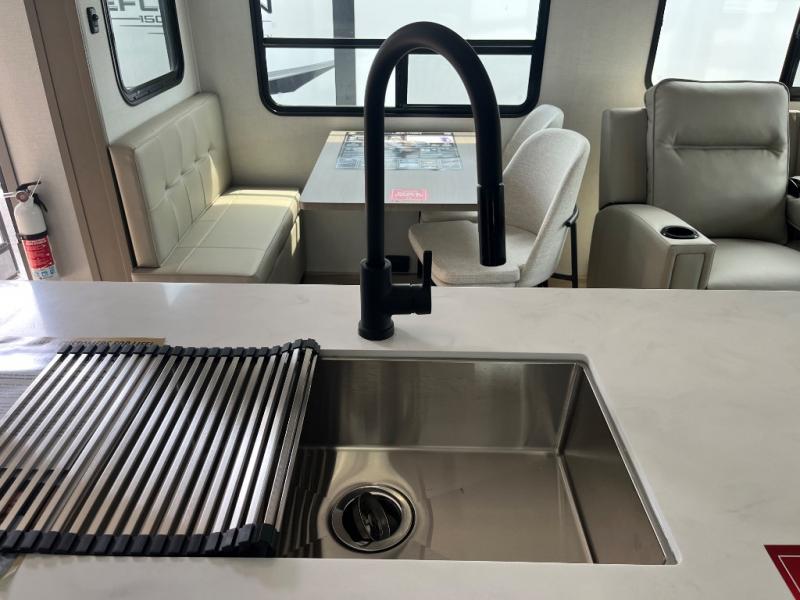 2025 Grand Design Recreational Reflection Narrow Body photo 9
