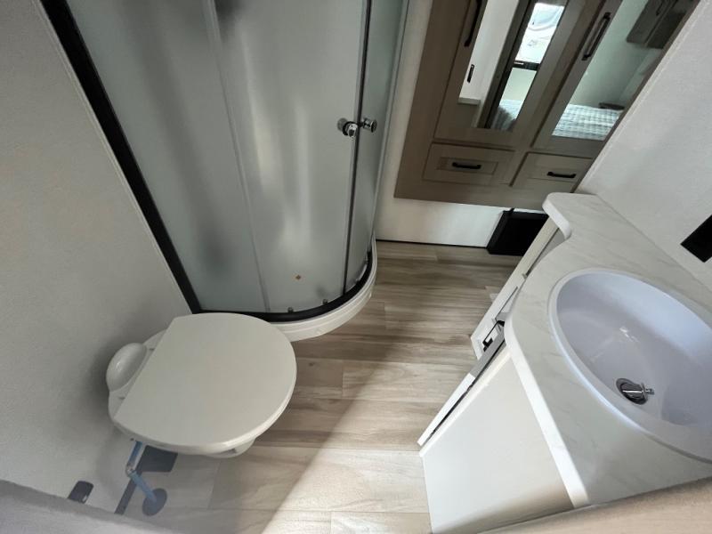 2025 Grand Design Recreational Reflection Narrow Body photo 12