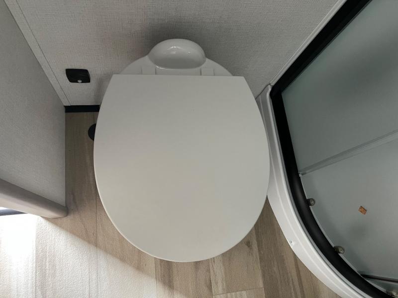 2025 Grand Design Recreational Reflection Narrow Body photo 13