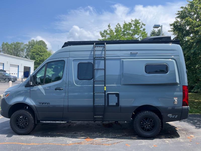 2024 Mercedes Benz Sprinter 2500 photo 3