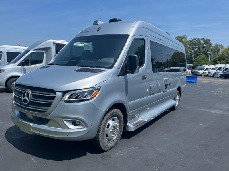 2025 Mercedes Benz Sprinter 3500 photo 2