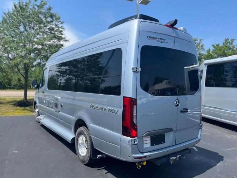 2025 Mercedes Benz Sprinter 3500 photo 3