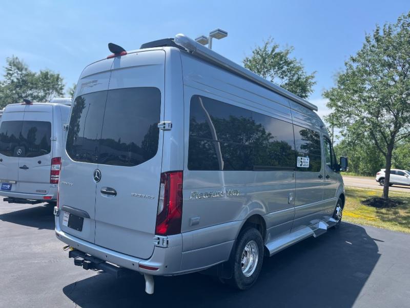2025 Mercedes Benz Sprinter 3500 photo 4