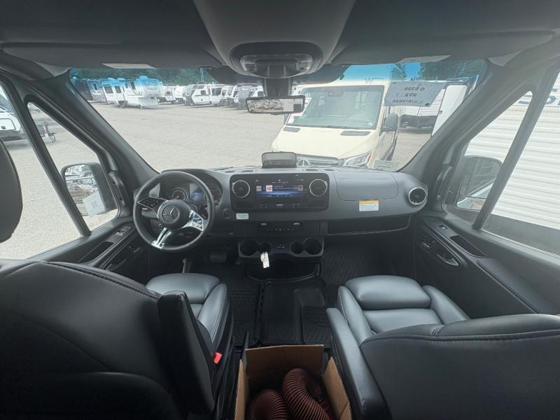 2025 Mercedes Benz Sprinter 2500 photo 4