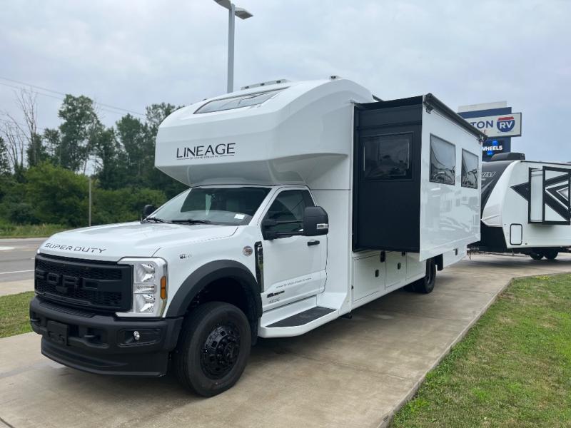 2025 Ford F-600 photo 3