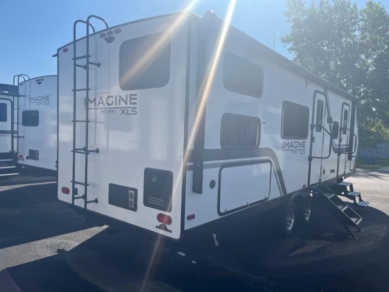 2026 Grand Design Recreational Imagine Narrow Body photo 4