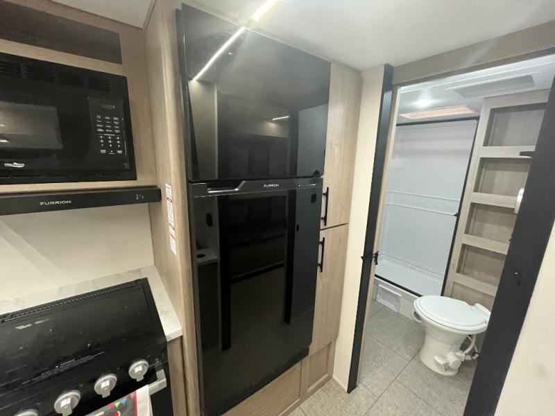2026 Grand Design Recreational Imagine Narrow Body photo 8